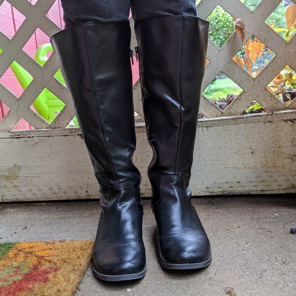 Long Black Boots with Laced Back - Picture 2 of 8